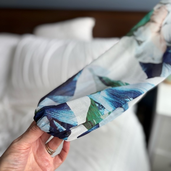 WHBM Floral V-Neck Smocked Waist Long Sleeve Blouse with Peplum - Picture 5 of 15